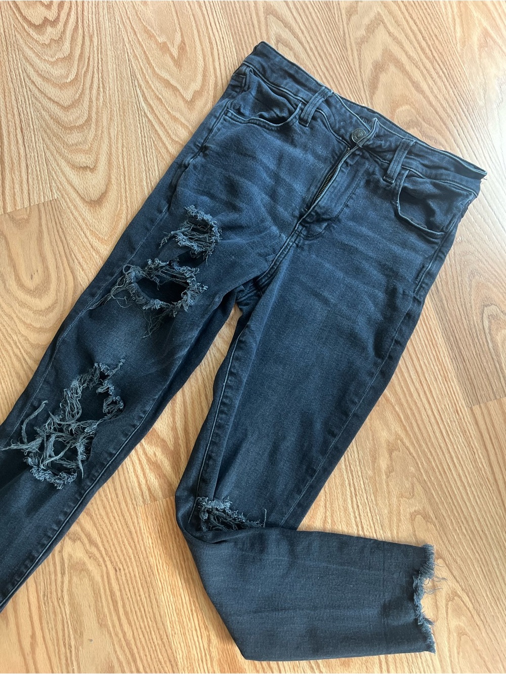 American Eagle Women's Distressed Black Skinny Jeans